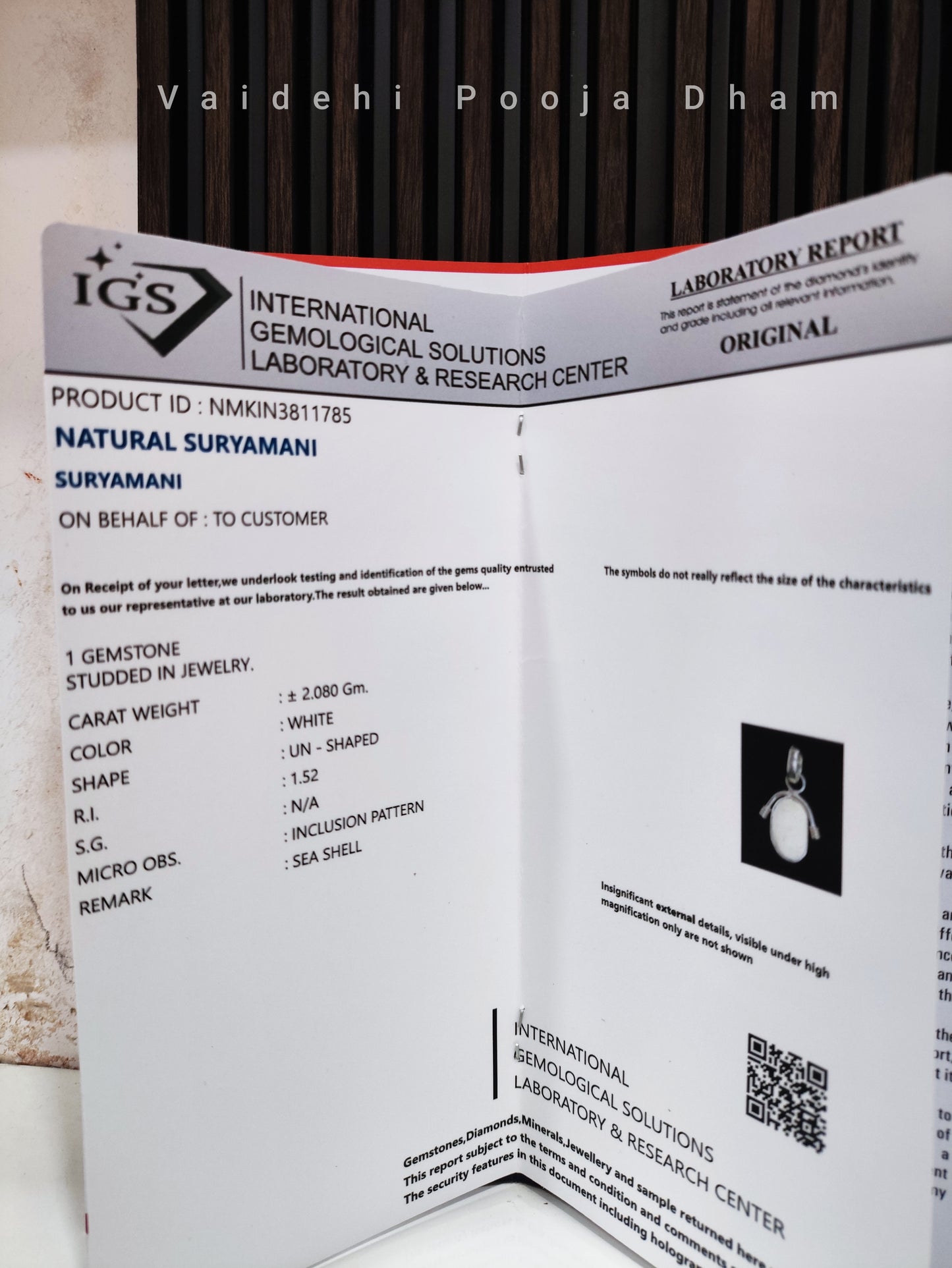 Surya Mani (Natural Sunstone) in Silver Pendant with Lab Grading Report. Weight 10.4ct